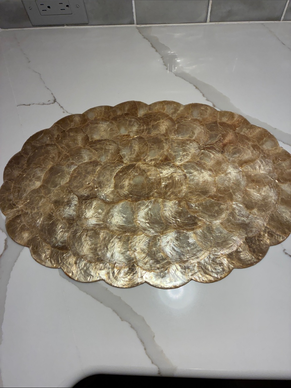 CAPRI SHELL Gold Scalloped Placemat